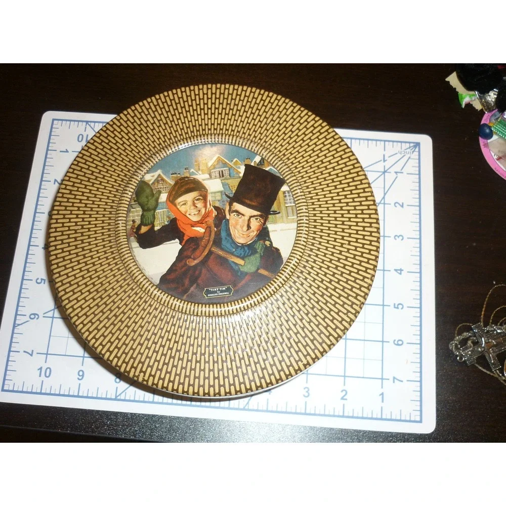 Vintage Tiny Tim Douglass Crockwell Christmas Tin Round 8‎ Inch Holiday Decor